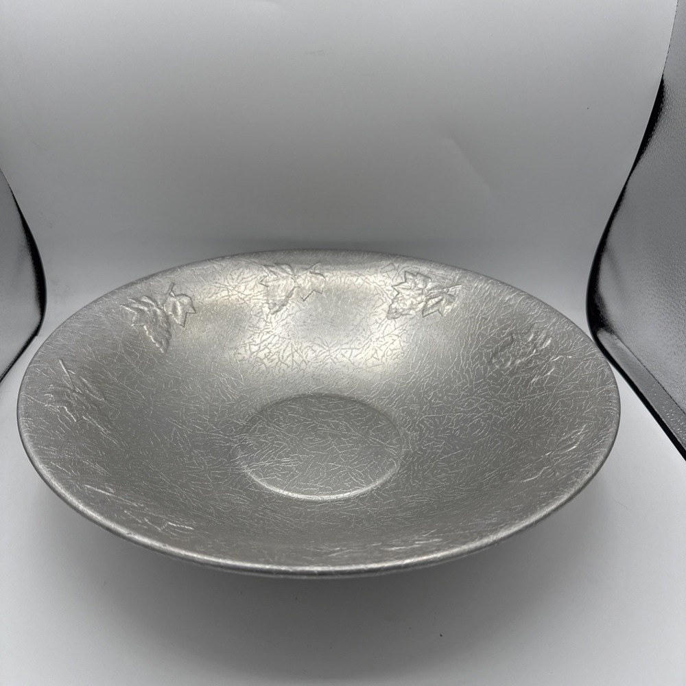 Vintage WEST BEND Hammered Aluminum Grape Cluster  Leaves Fruit Bowl USA EUC 14"